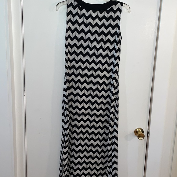 Haani Dress Maxi Sleeveless chevron Boho PS Lace up Neckline - Picture 5 of 7